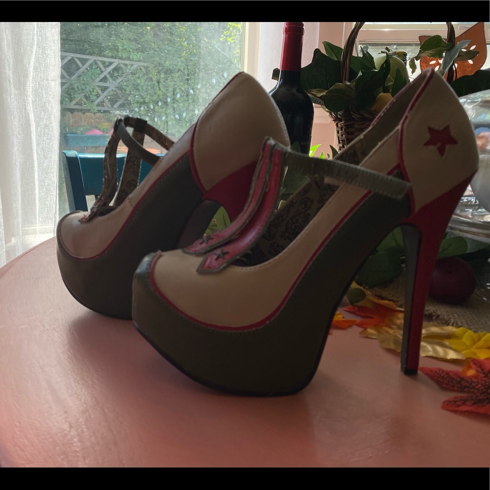 Size 7.5 woman’s bordello teaser